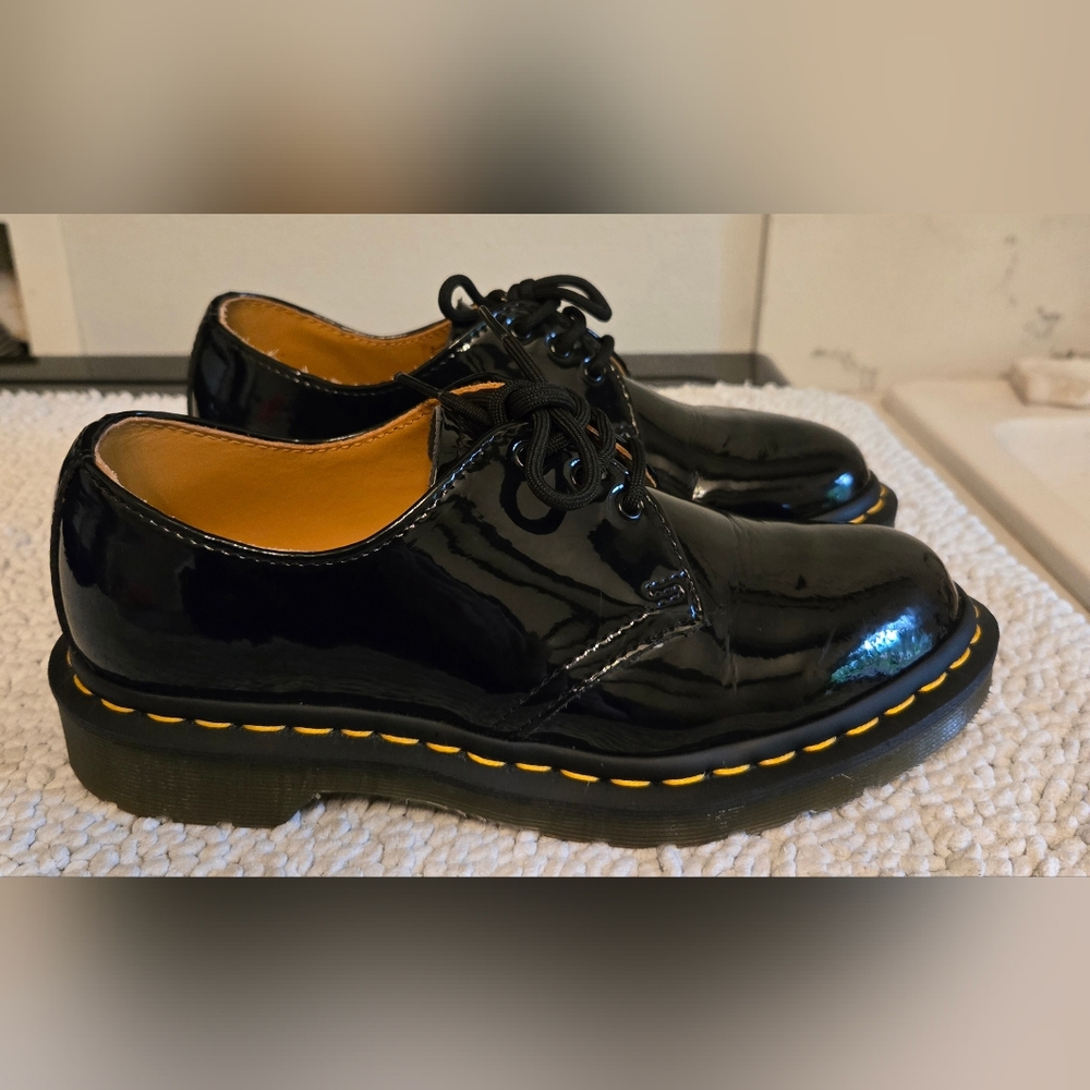 Dr. Martens Womens Black Patent Leather Oxford Shoes